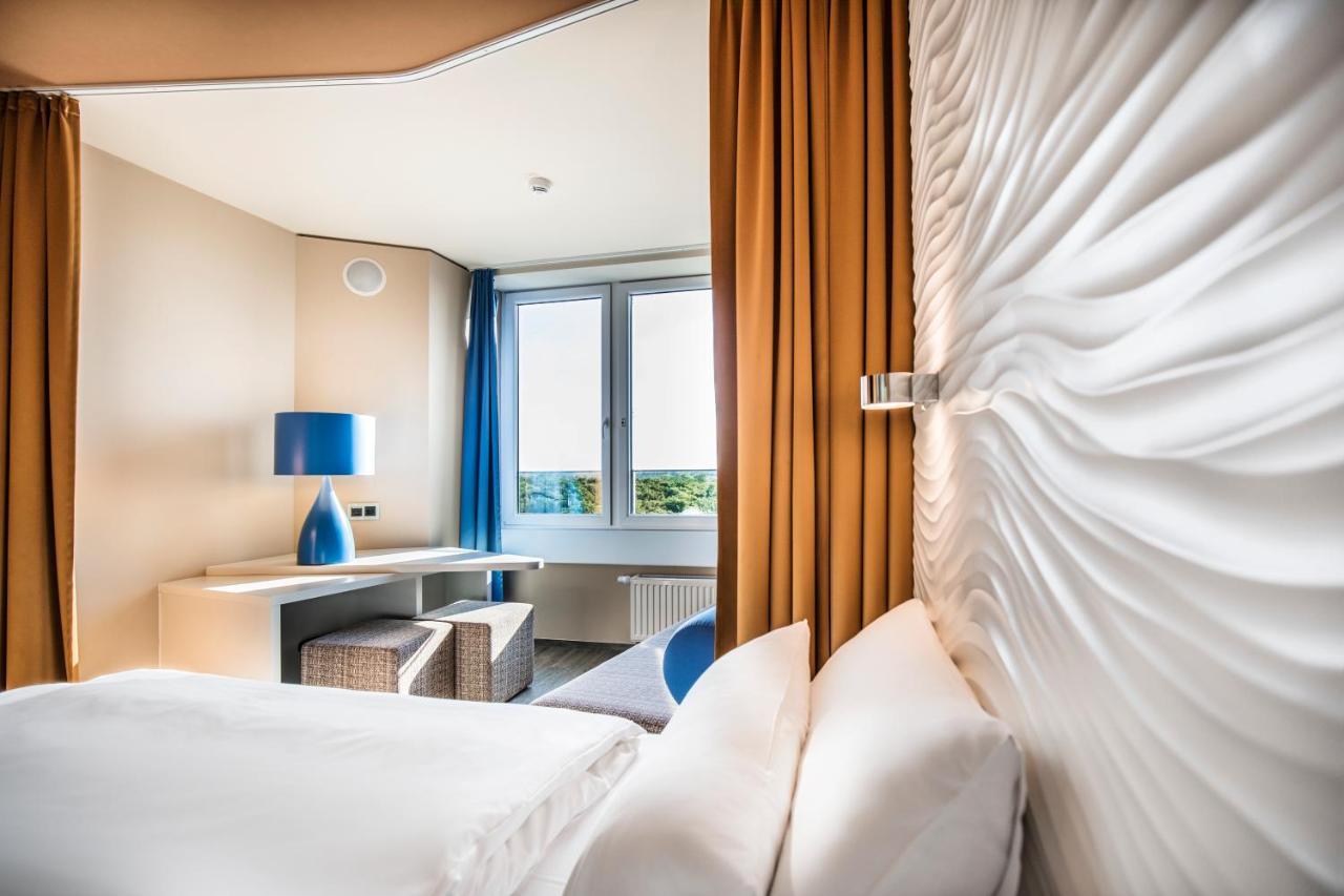 Aja Warnemuende Hotel Rostock Eksteriør billede
